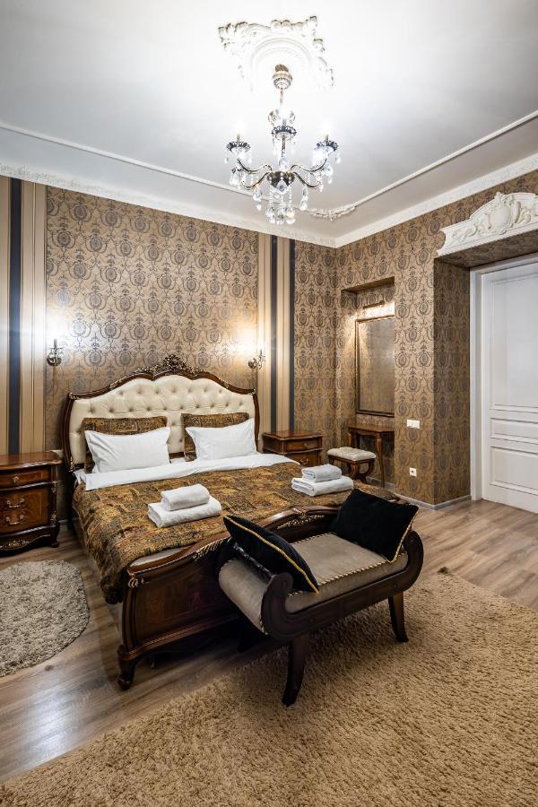 Classic Royal Central Apartment. Balcony And A/C Lviv Eksteriør billede
